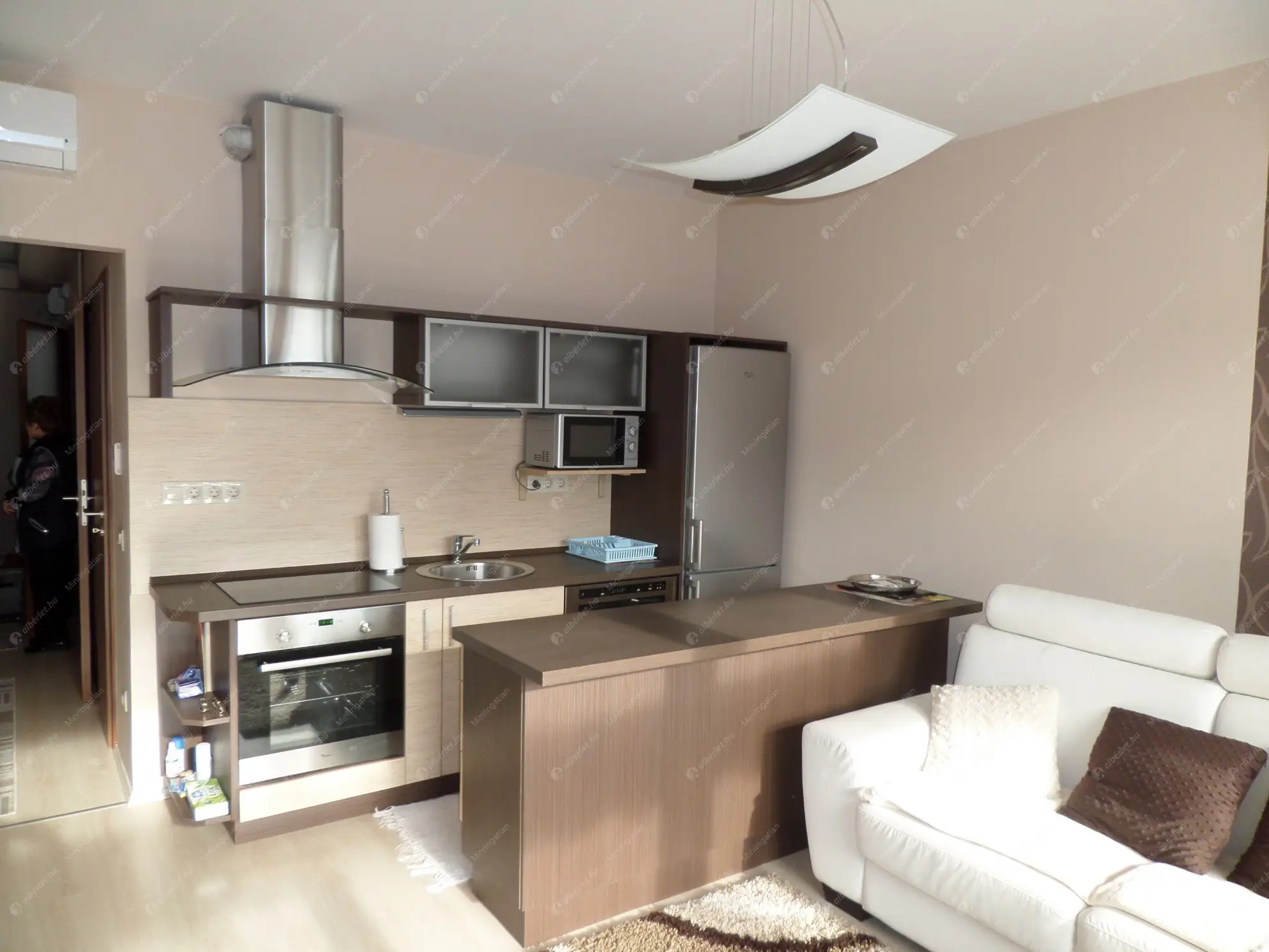 Kiadó albérlet 230000 Ft/hó áron: Balatonfüred,  Aranyhíd sétány. Mérete: 45 nm, 2 szobás | Alberlet.hu - 6570829