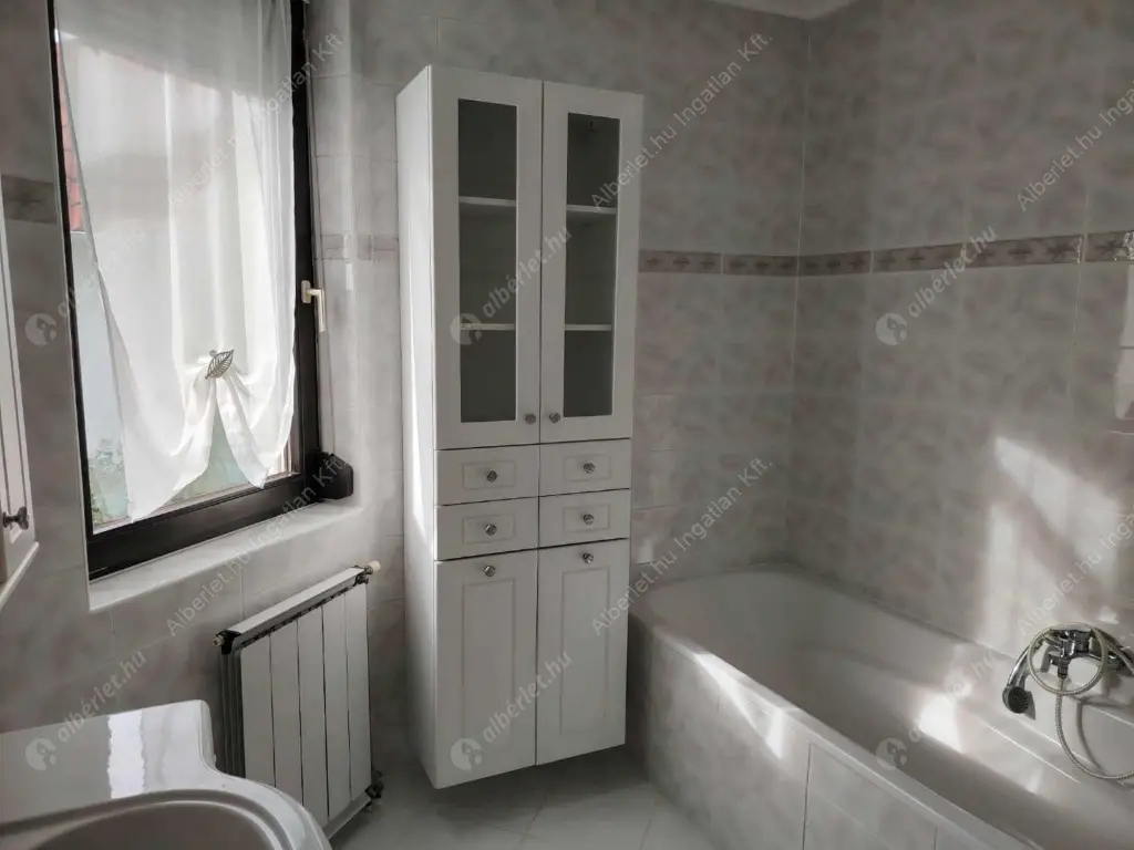 Kiadó albérlet 480000 Ft/hó áron: Budakeszi,  Mandula utca. Mérete: 150 nm, 5 szobás | Alberlet.hu - 6560745