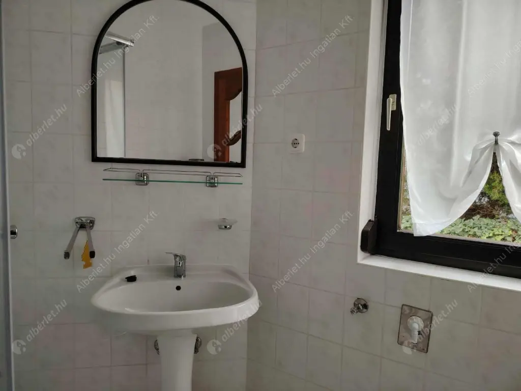 Kiadó albérlet 480000 Ft/hó áron: Budakeszi,  Mandula utca. Mérete: 150 nm, 5 szobás | Alberlet.hu - 6560746