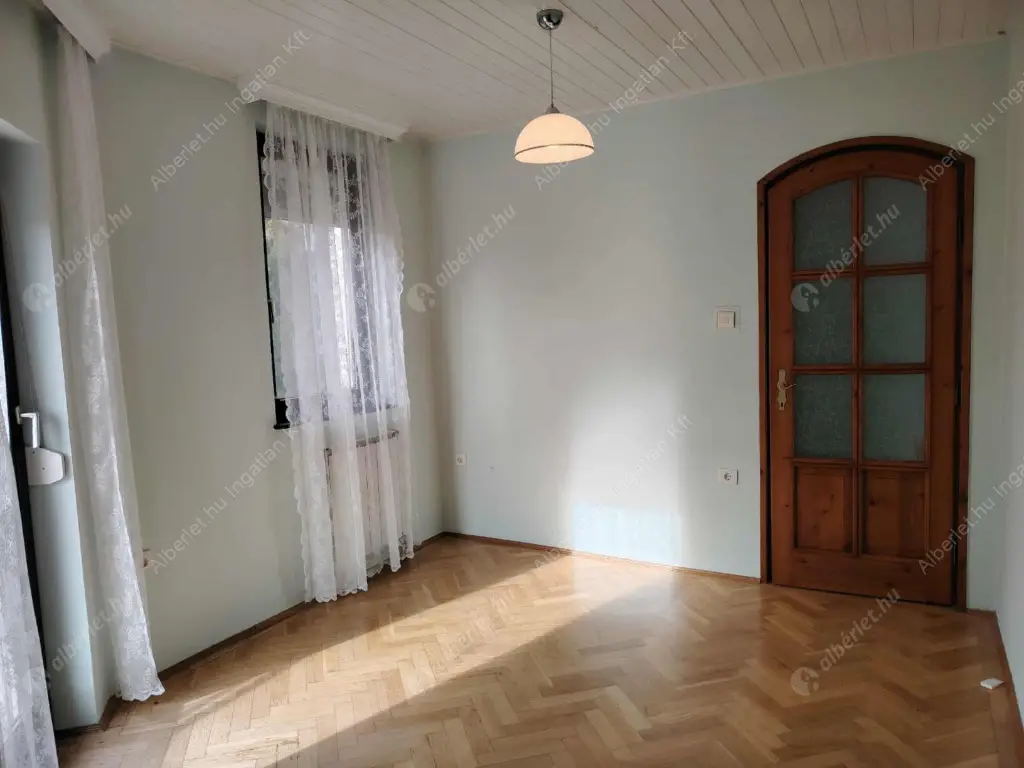 Kiadó albérlet 480000 Ft/hó áron: Budakeszi,  Mandula utca. Mérete: 150 nm, 5 szobás | Alberlet.hu - 6560751
