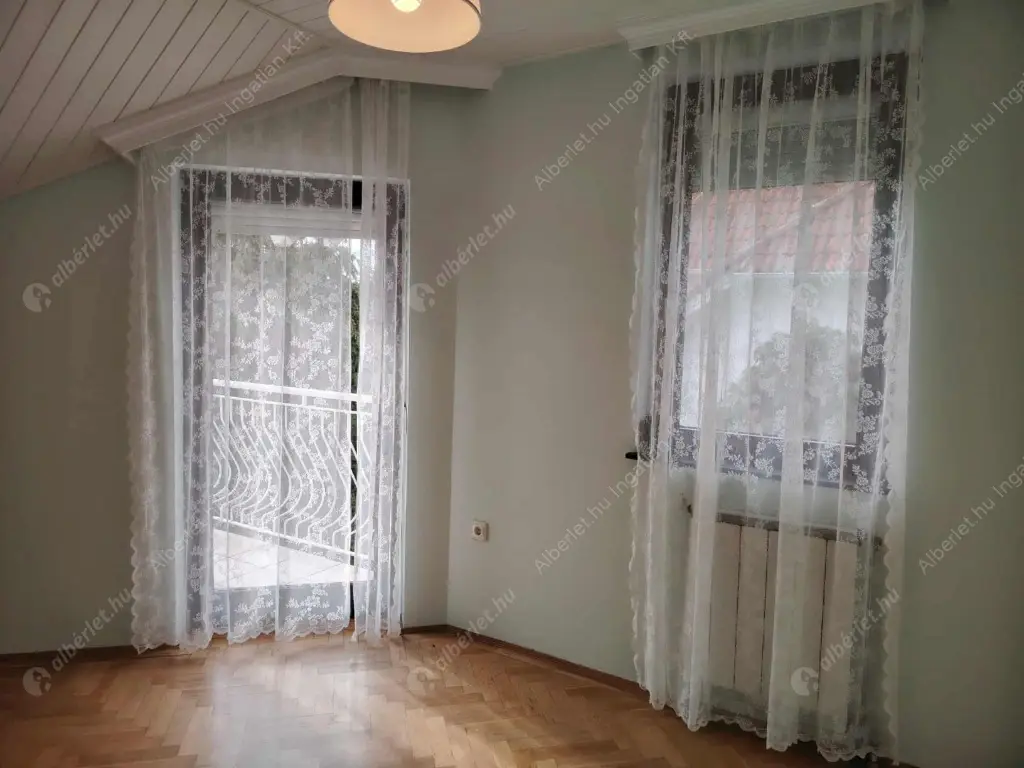Kiadó albérlet 480000 Ft/hó áron: Budakeszi,  Mandula utca. Mérete: 150 nm, 5 szobás | Alberlet.hu - 6560757