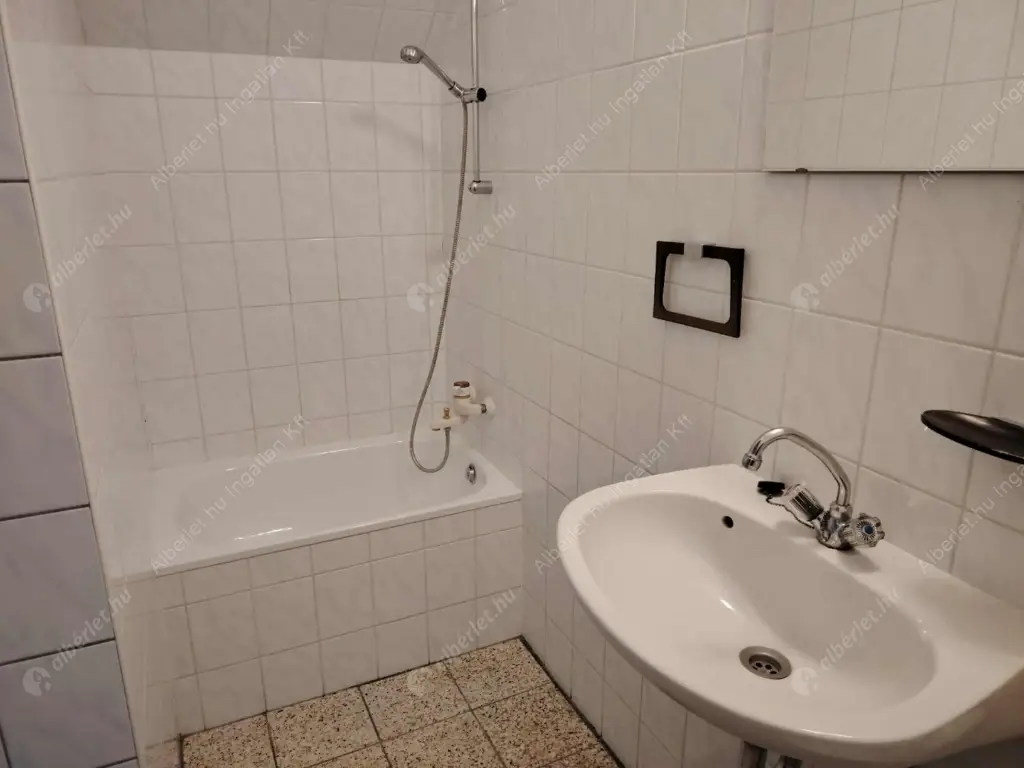 Kiadó albérlet 480000 Ft/hó áron: Budakeszi,  Mandula utca. Mérete: 150 nm, 5 szobás | Alberlet.hu - 6560764