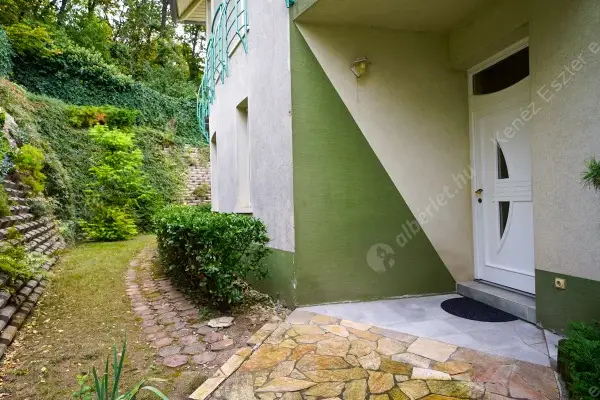 Kiadó albérlet 850000 Ft/hó áron: Budakeszi,  Virágvölgy utca. Mérete: 280 nm, 4 szobás | Alberlet.hu - 6245466