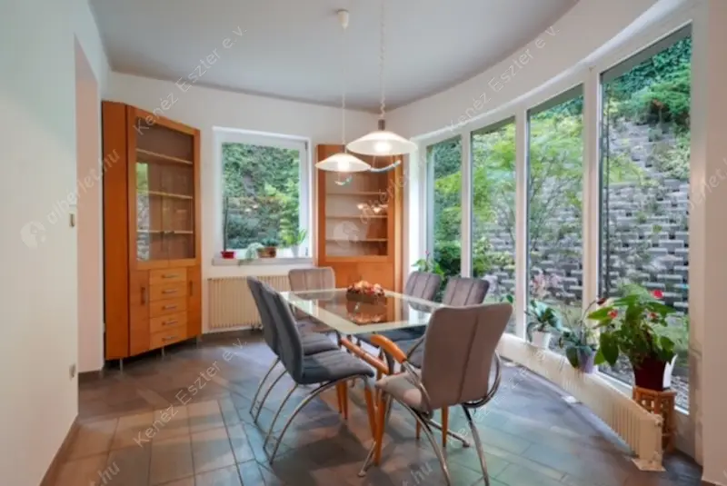 Kiadó albérlet 850000 Ft/hó áron: Budakeszi,  Virágvölgy utca. Mérete: 280 nm, 4 szobás | Alberlet.hu - 6245532
