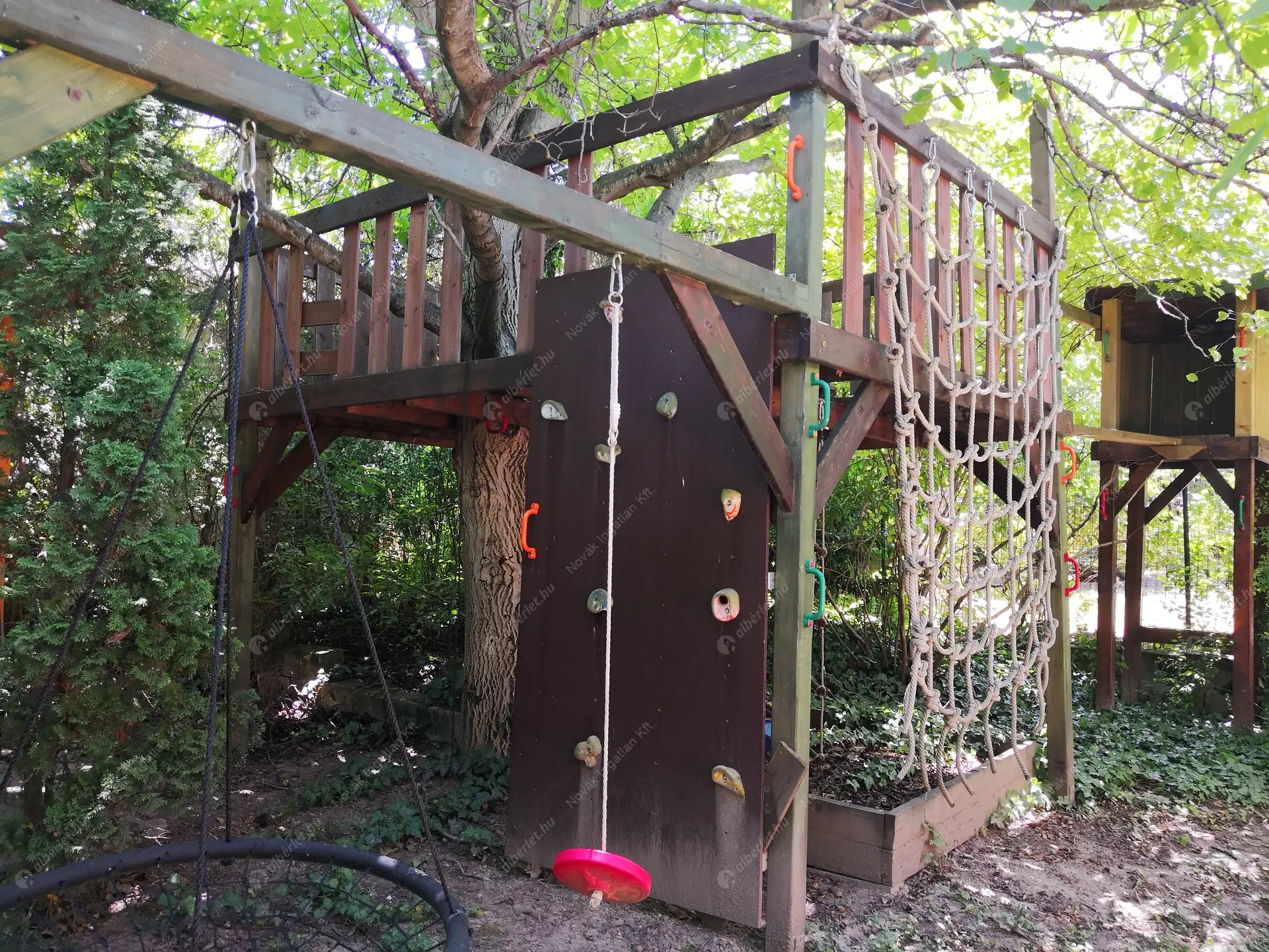 Kiadó albérlet 680000 Ft/hó áron: Budaörs,  Hóvirág . Mérete: 230 nm, 5 szobás | Alberlet.hu - 6505018