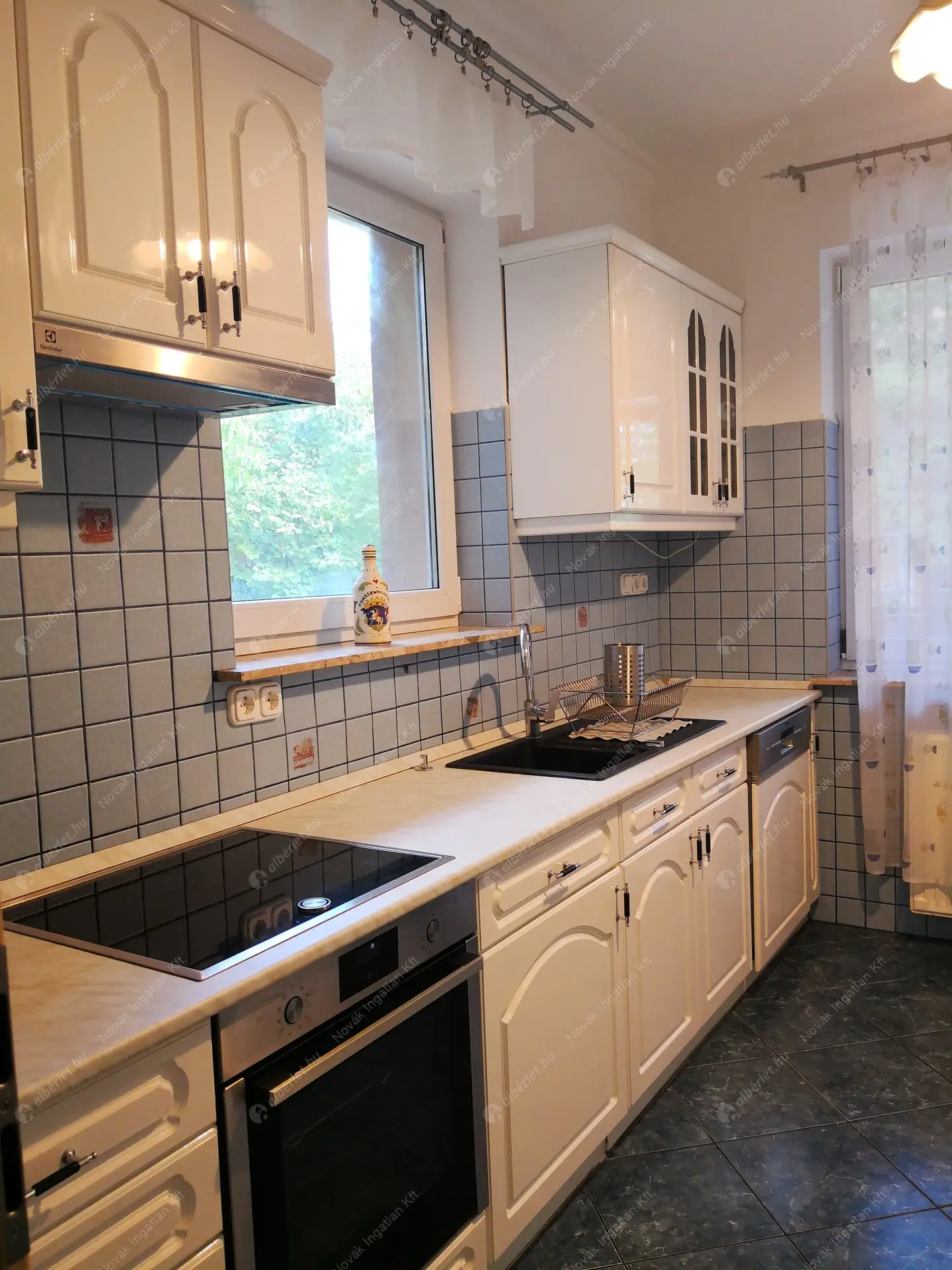 Kiadó albérlet 680000 Ft/hó áron: Budaörs,  Hóvirág . Mérete: 230 nm, 5 szobás | Alberlet.hu - 6505020