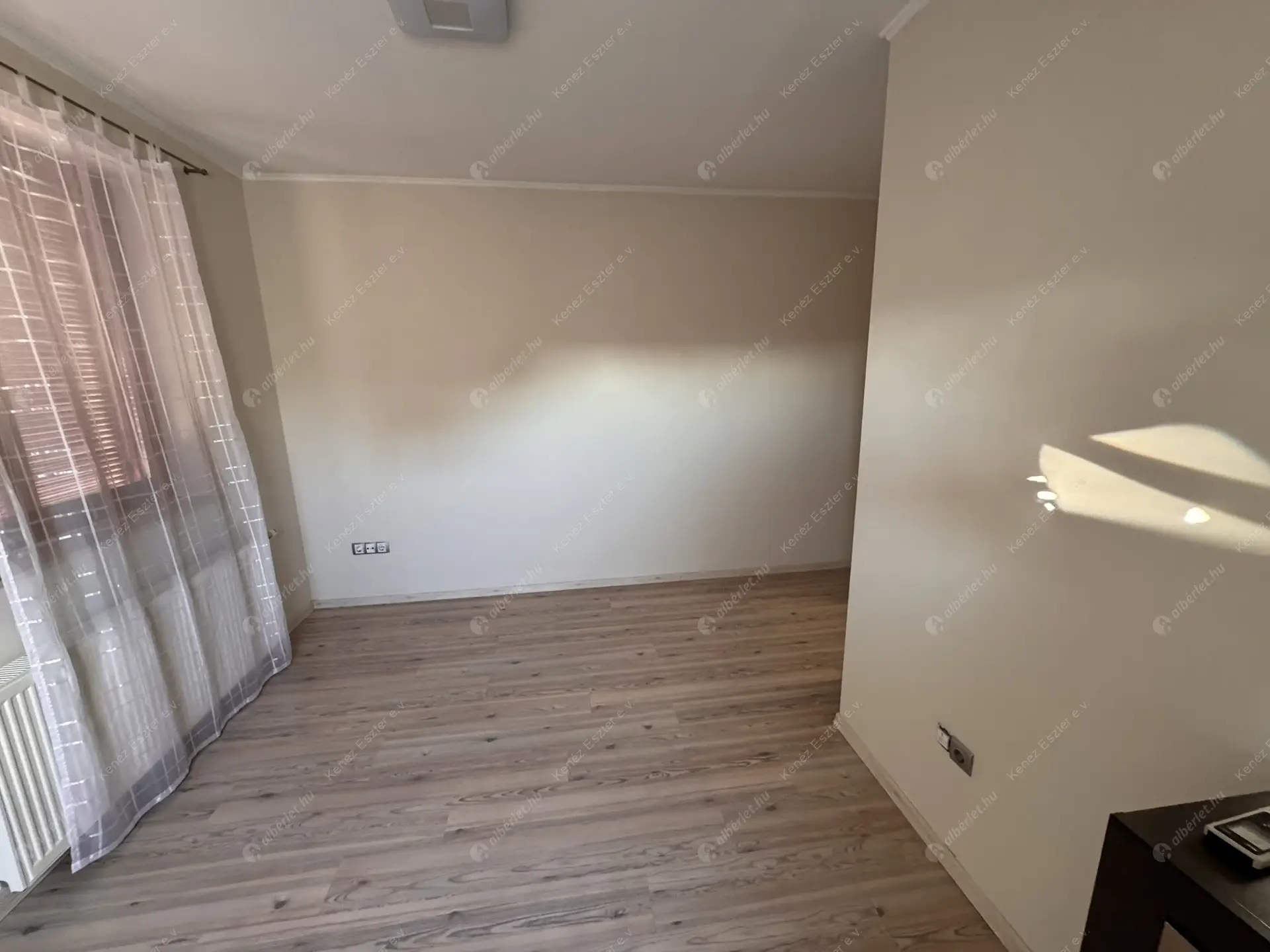 Kiadó albérlet 650000 Ft/hó áron: Budaörs,  Hóvirág utca. Mérete: 130 nm, 4 szobás | Alberlet.hu - 6382111