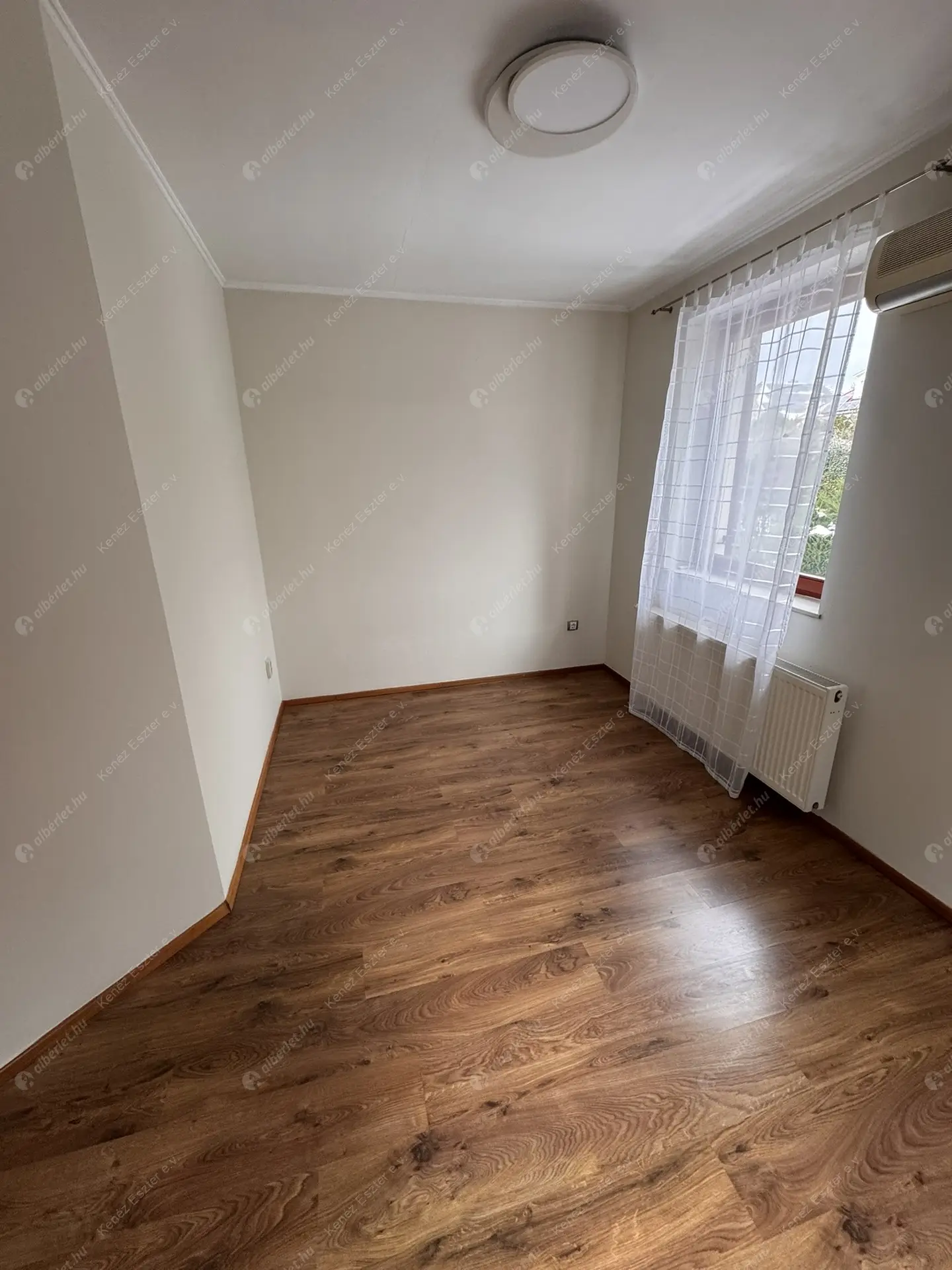 Kiadó albérlet 650000 Ft/hó áron: Budaörs,  Hóvirág utca. Mérete: 130 nm, 4 szobás | Alberlet.hu - 6382115