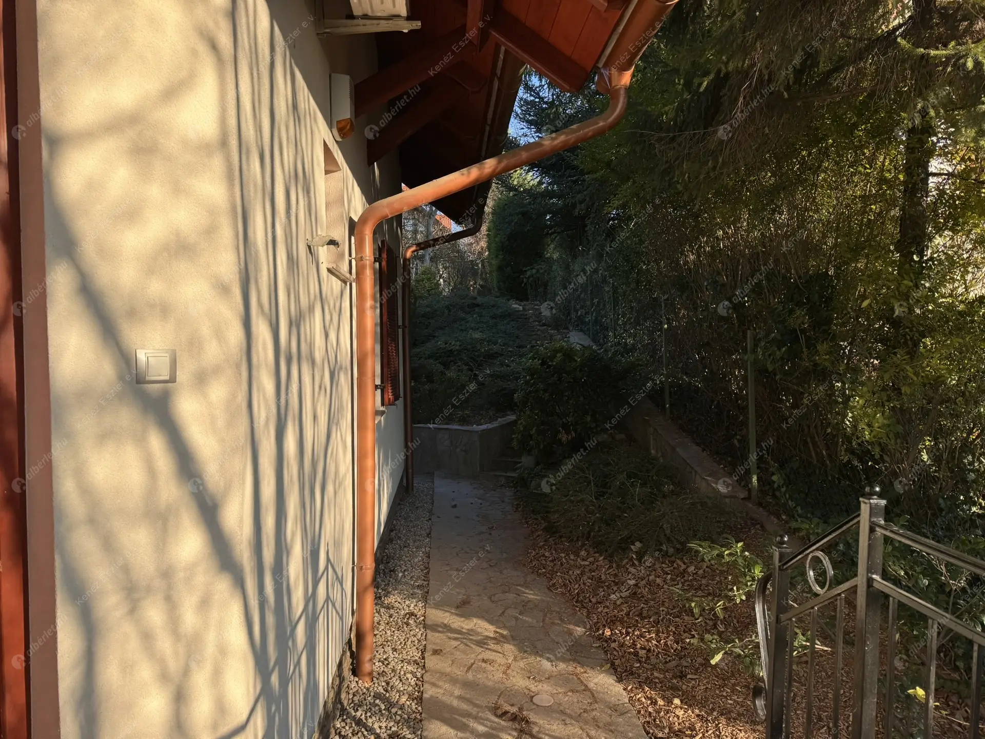 Kiadó albérlet 650000 Ft/hó áron: Budaörs,  Hóvirág utca. Mérete: 130 nm, 4 szobás | Alberlet.hu - 6382119