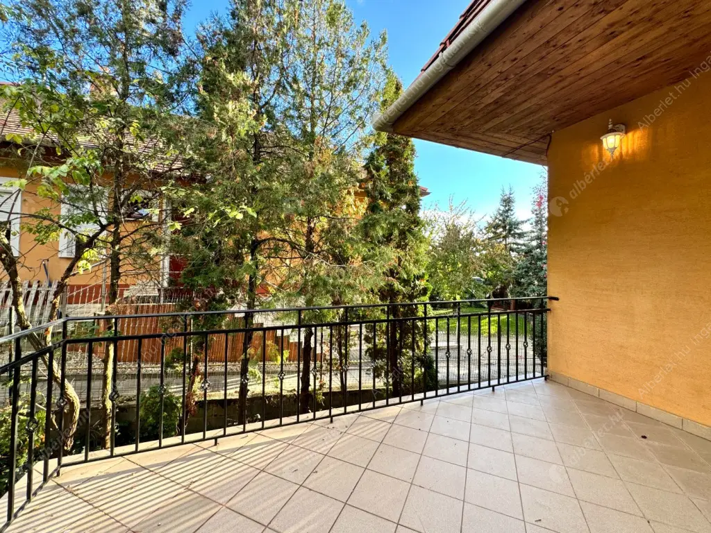 Kiadó albérlet 630000 Ft/hó áron: Budaörs,  Hóvirág utca. Mérete: 230 nm, 5 szobás | Alberlet.hu - 6587533