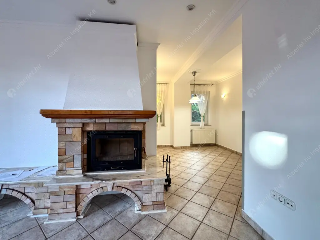 Kiadó albérlet 630000 Ft/hó áron: Budaörs,  Hóvirág utca. Mérete: 230 nm, 5 szobás | Alberlet.hu - 6587537