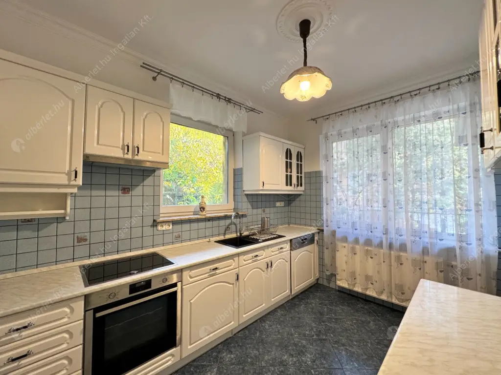 Kiadó albérlet 630000 Ft/hó áron: Budaörs,  Hóvirág utca. Mérete: 230 nm, 5 szobás | Alberlet.hu - 6587540