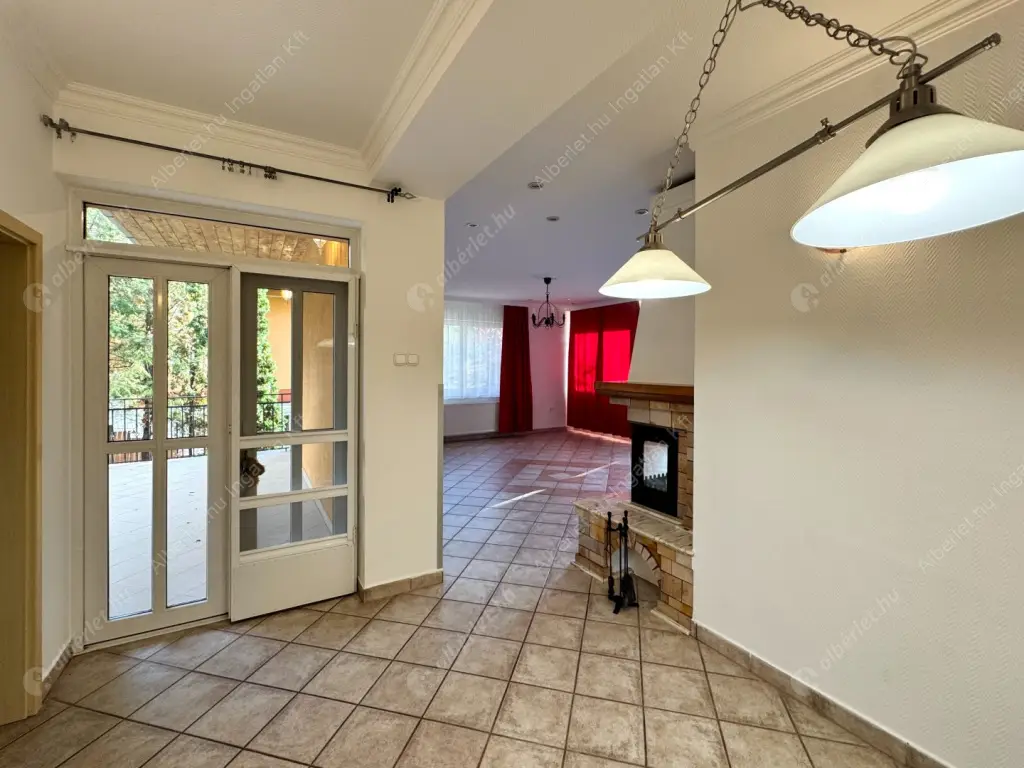 Kiadó albérlet 630000 Ft/hó áron: Budaörs,  Hóvirág utca. Mérete: 230 nm, 5 szobás | Alberlet.hu - 6587542