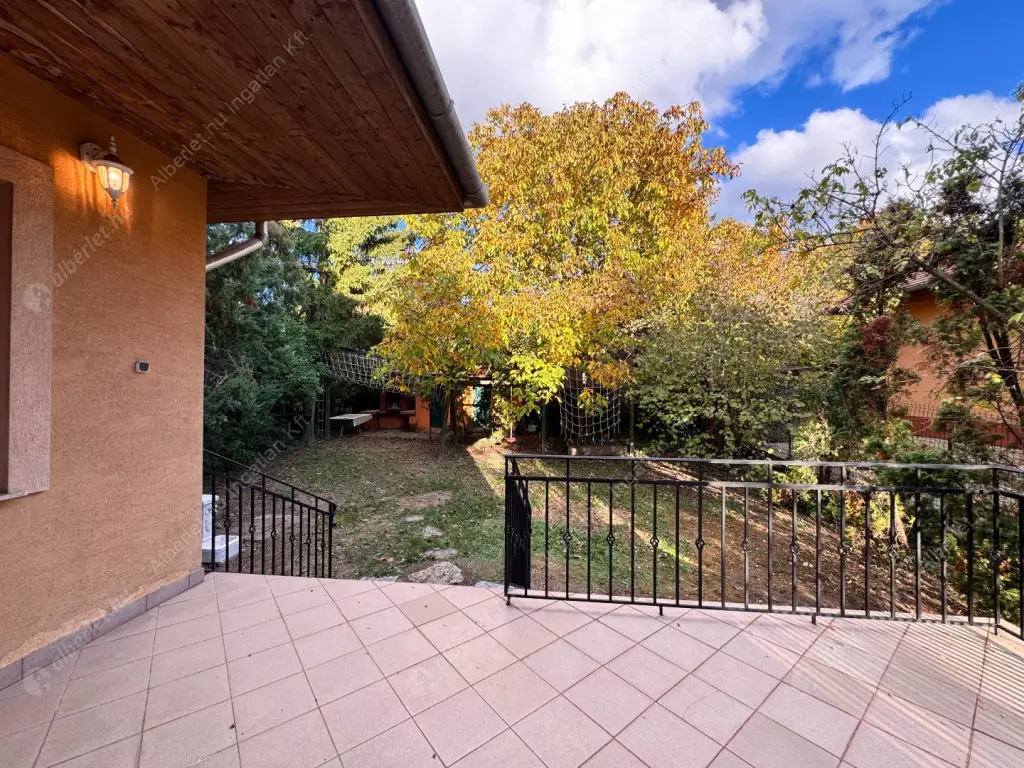 Kiadó albérlet 630000 Ft/hó áron: Budaörs,  Hóvirág utca. Mérete: 230 nm, 5 szobás | Alberlet.hu - 6587543