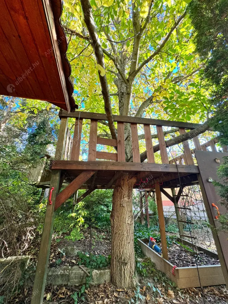 Kiadó albérlet 630000 Ft/hó áron: Budaörs,  Hóvirág utca. Mérete: 230 nm, 5 szobás | Alberlet.hu - 6587544