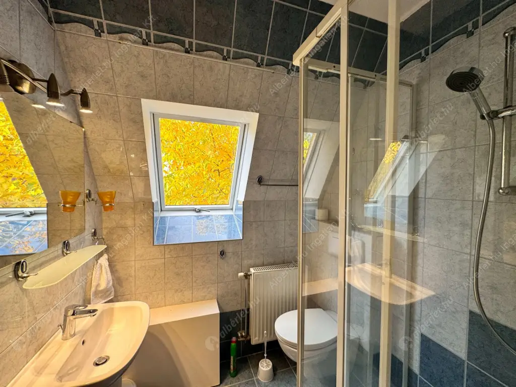 Kiadó albérlet 630000 Ft/hó áron: Budaörs,  Hóvirág utca. Mérete: 230 nm, 5 szobás | Alberlet.hu - 6587551