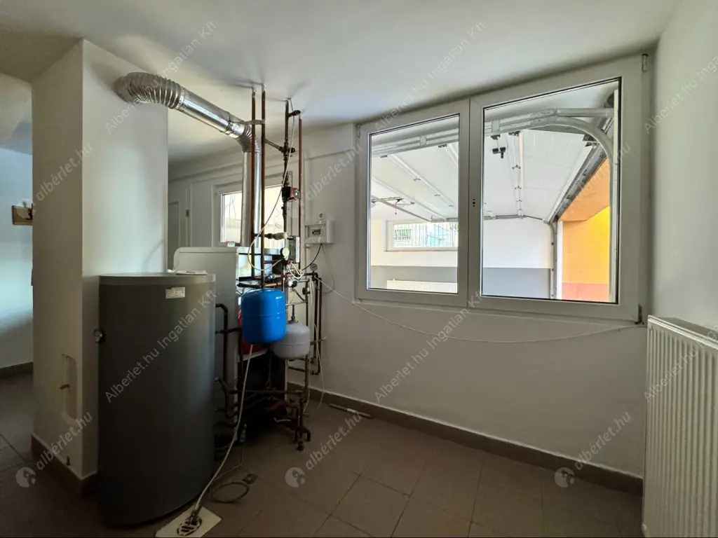 Kiadó albérlet 630000 Ft/hó áron: Budaörs,  Hóvirág utca. Mérete: 230 nm, 5 szobás | Alberlet.hu - 6587555