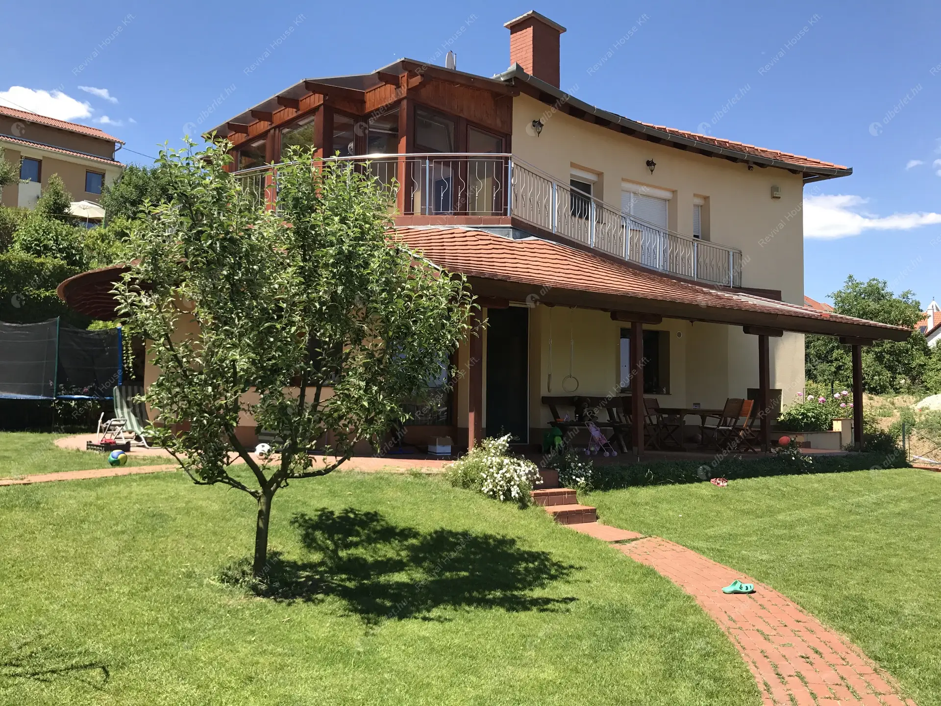 Kiadó albérlet 780000 Ft/hó áron: Budaörs,  Sólyom utca. Mérete: 270 nm, 6 szobás | Alberlet.hu - 6435353