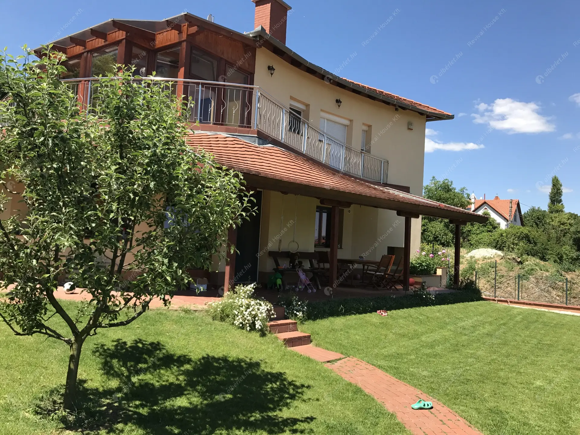 Kiadó albérlet 780000 Ft/hó áron: Budaörs,  Sólyom utca. Mérete: 270 nm, 6 szobás | Alberlet.hu - 6435354