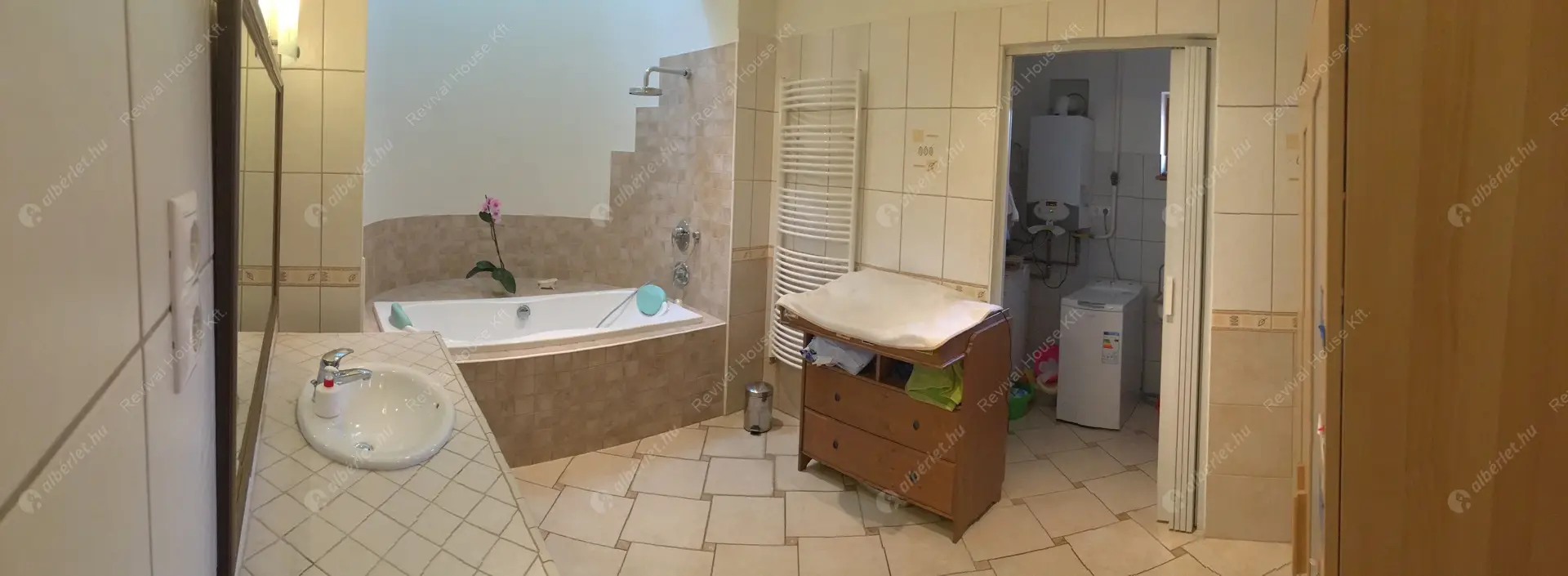 Kiadó albérlet 780000 Ft/hó áron: Budaörs,  Sólyom utca. Mérete: 270 nm, 6 szobás | Alberlet.hu - 6435365