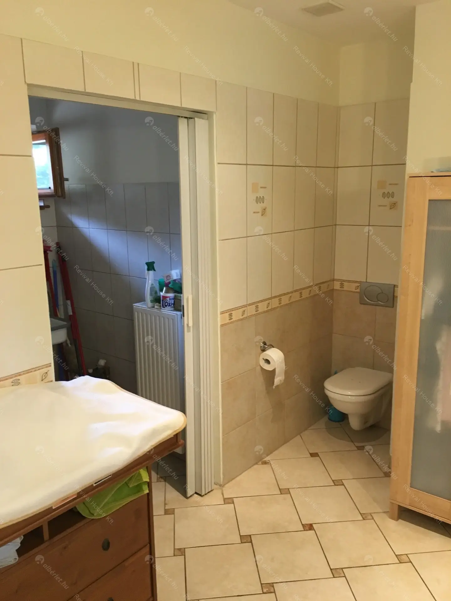 Kiadó albérlet 780000 Ft/hó áron: Budaörs,  Sólyom utca. Mérete: 270 nm, 6 szobás | Alberlet.hu - 6435366