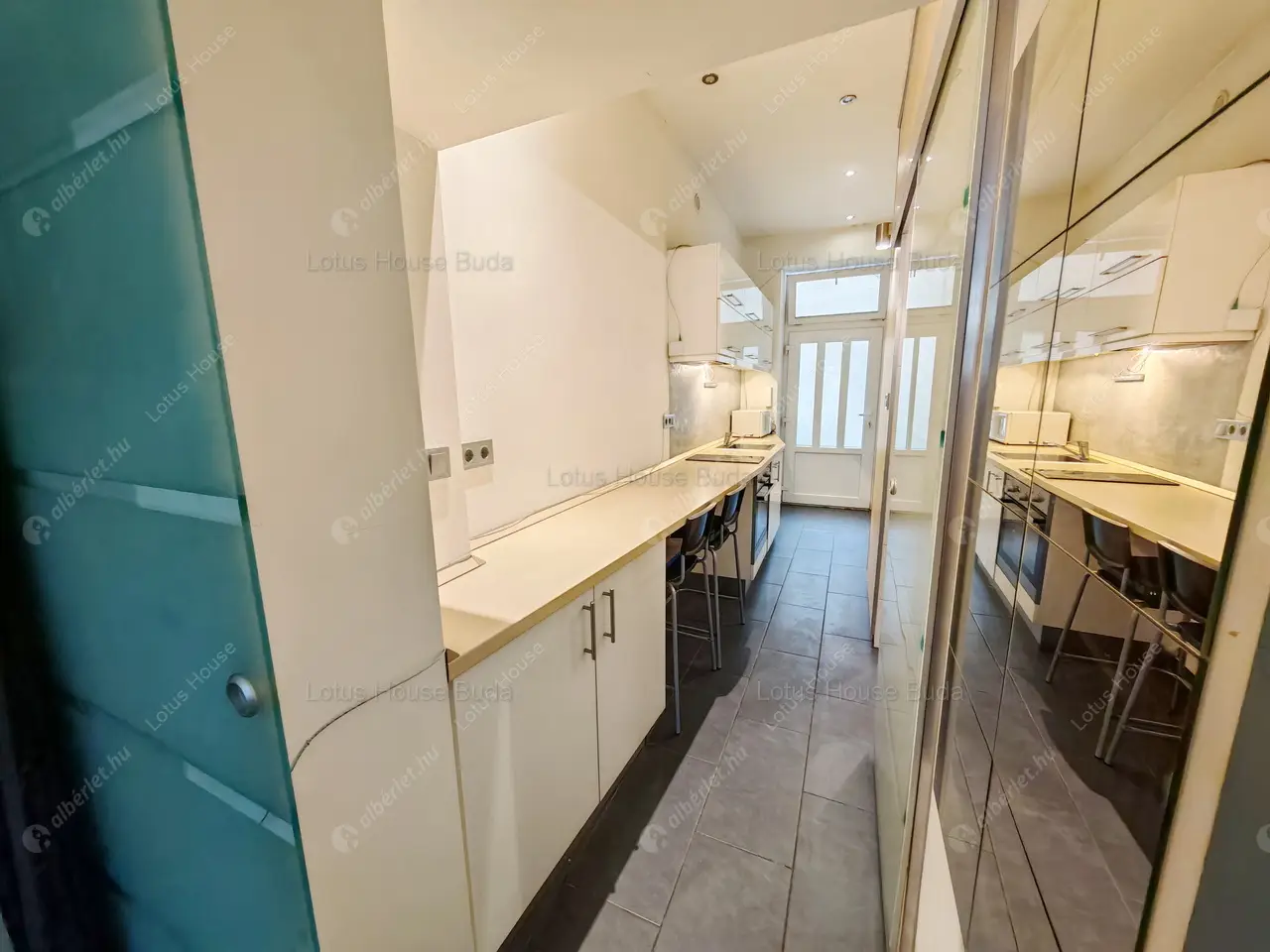 Kiadó albérlet 190000 Ft/hó áron: Budapest, I. kerület  Aladár utca. Mérete: 27 nm, 1 szobás | Alberlet.hu - 6557837