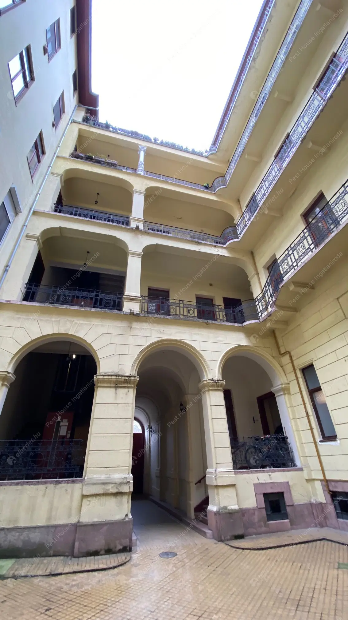 Kiadó albérlet 170000 Ft/hó áron: Budapest, I. kerület  Attila út. Mérete: 27 nm, 1 szobás | Alberlet.hu - 6580399