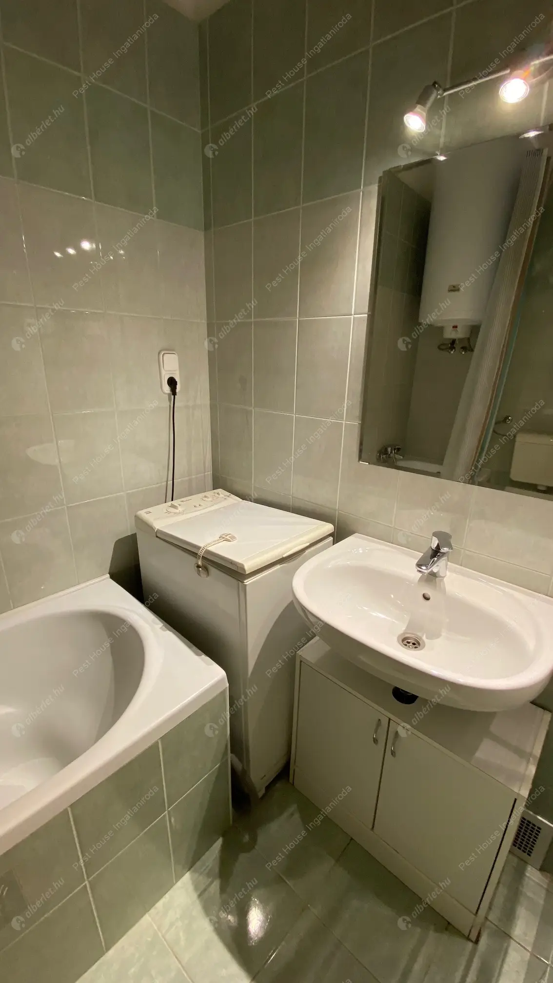 Kiadó albérlet 170000 Ft/hó áron: Budapest, I. kerület  Attila út. Mérete: 27 nm, 1 szobás | Alberlet.hu - 6580413