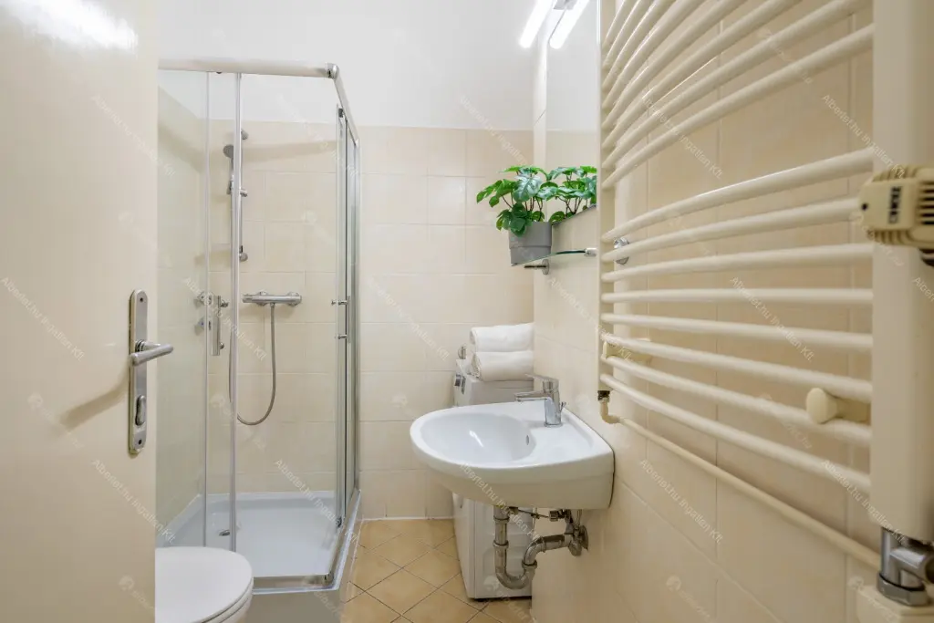 Kiadó albérlet 250000 Ft/hó áron: Budapest, I. kerület  Attila út. Mérete: 40 nm, 1 szobás | Alberlet.hu - 6645294