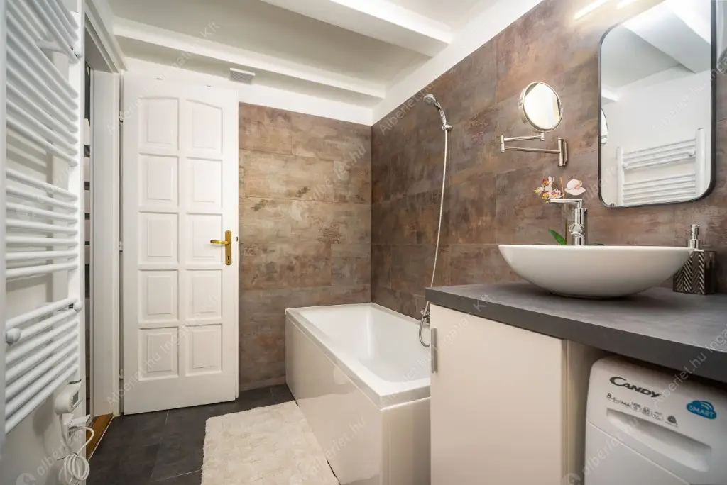 Kiadó albérlet 275000 Ft/hó áron: Budapest, I. kerület  Attila út. Mérete: 46 nm, 2 szobás | Alberlet.hu - 6631961