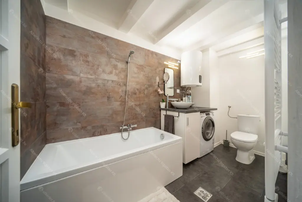 Kiadó albérlet 275000 Ft/hó áron: Budapest, I. kerület  Attila út. Mérete: 46 nm, 2 szobás | Alberlet.hu - 6652049