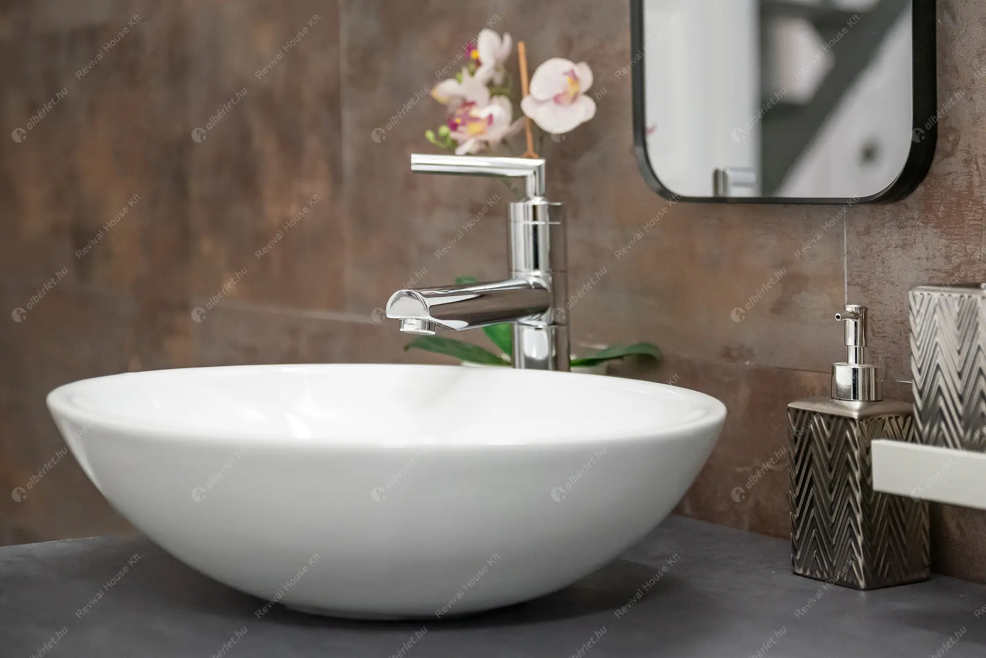 Kiadó albérlet 275000 Ft/hó áron: Budapest, I. kerület  Attila út. Mérete: 46 nm, 2 szobás | Alberlet.hu - 6635758