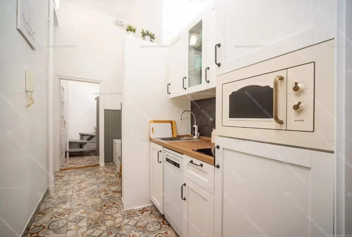 Kiadó albérlet 275000 Ft/hó áron: Budapest, I. kerület  Attila út. Mérete: 46 nm, 2 szobás | Alberlet.hu - 6640410