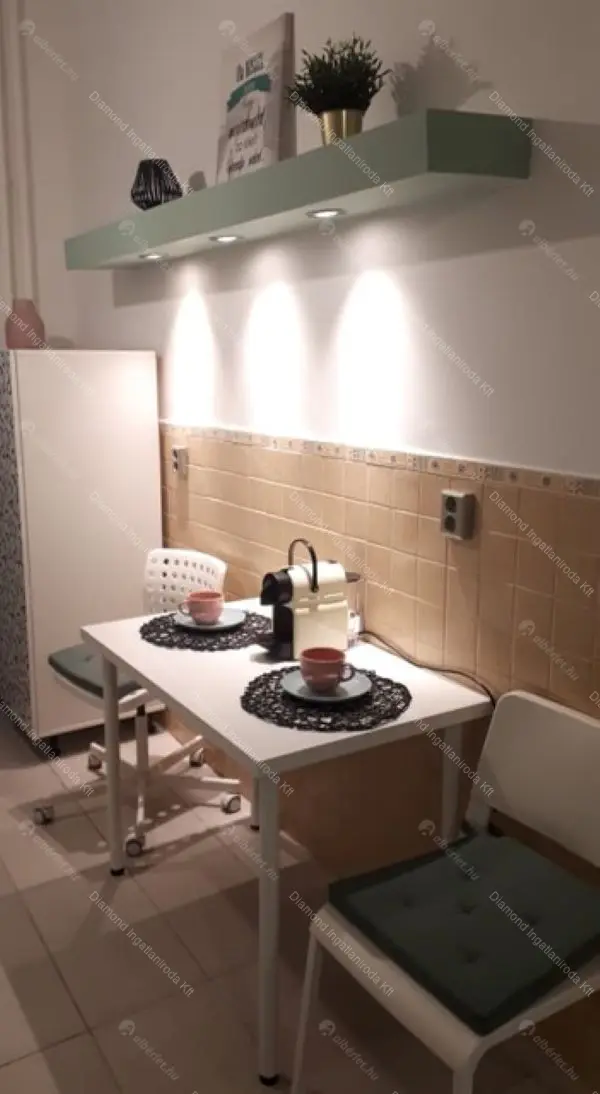 Kiadó albérlet 340000 Ft/hó áron: Budapest, I. kerület  Attila út. Mérete: 52 nm, 2 szobás | Alberlet.hu - 6659399