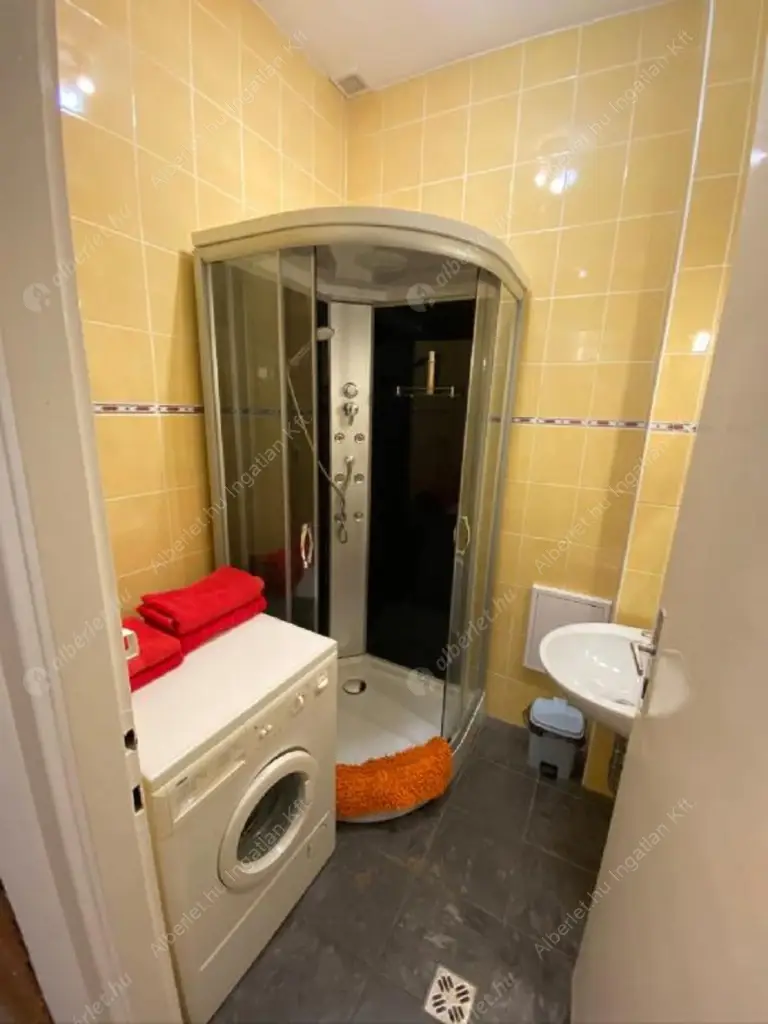 Kiadó albérlet 280000 Ft/hó áron: Budapest, I. kerület  Attila út. Mérete: 64 nm, 2 szobás | Alberlet.hu - 6111780