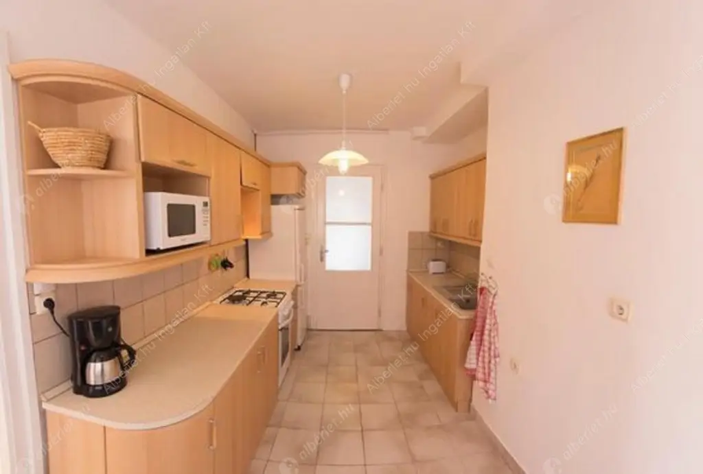 Kiadó albérlet 280000 Ft/hó áron: Budapest, I. kerület  Attila út. Mérete: 64 nm, 2 szobás | Alberlet.hu - 6111781