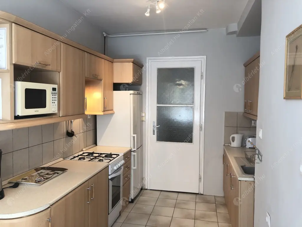 Kiadó albérlet 280000 Ft/hó áron: Budapest, I. kerület  Attila út. Mérete: 64 nm, 2 szobás | Alberlet.hu - 6111782