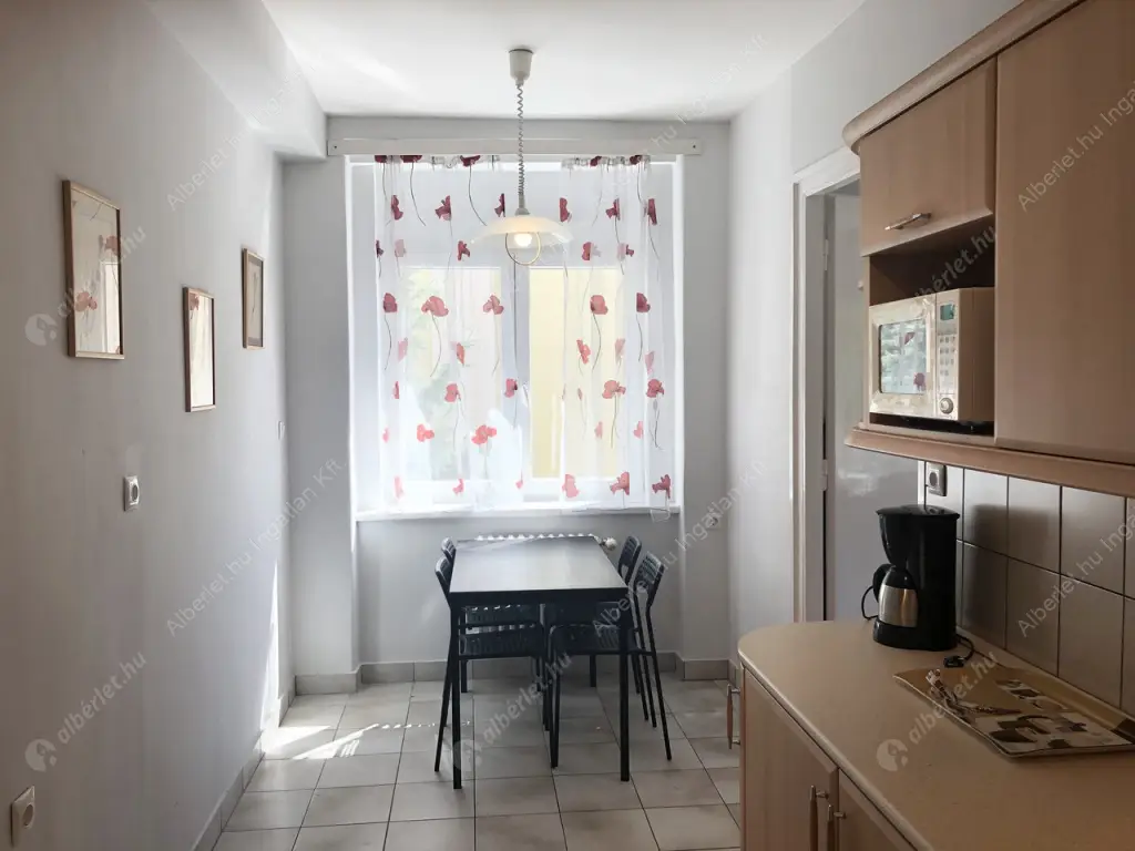 Kiadó albérlet 280000 Ft/hó áron: Budapest, I. kerület  Attila út. Mérete: 64 nm, 2 szobás | Alberlet.hu - 6111784