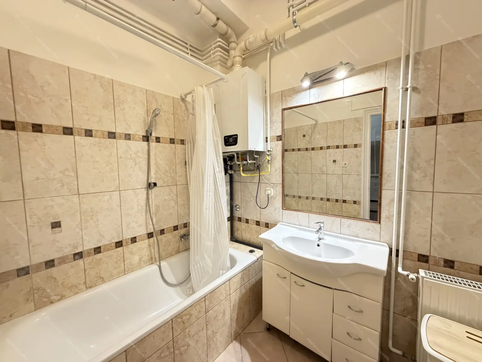 Kiadó albérlet 270000 Ft/hó áron: Budapest, I. kerület  Attila út. Mérete: 72 nm, 2 szobás | Alberlet.hu - 6702728