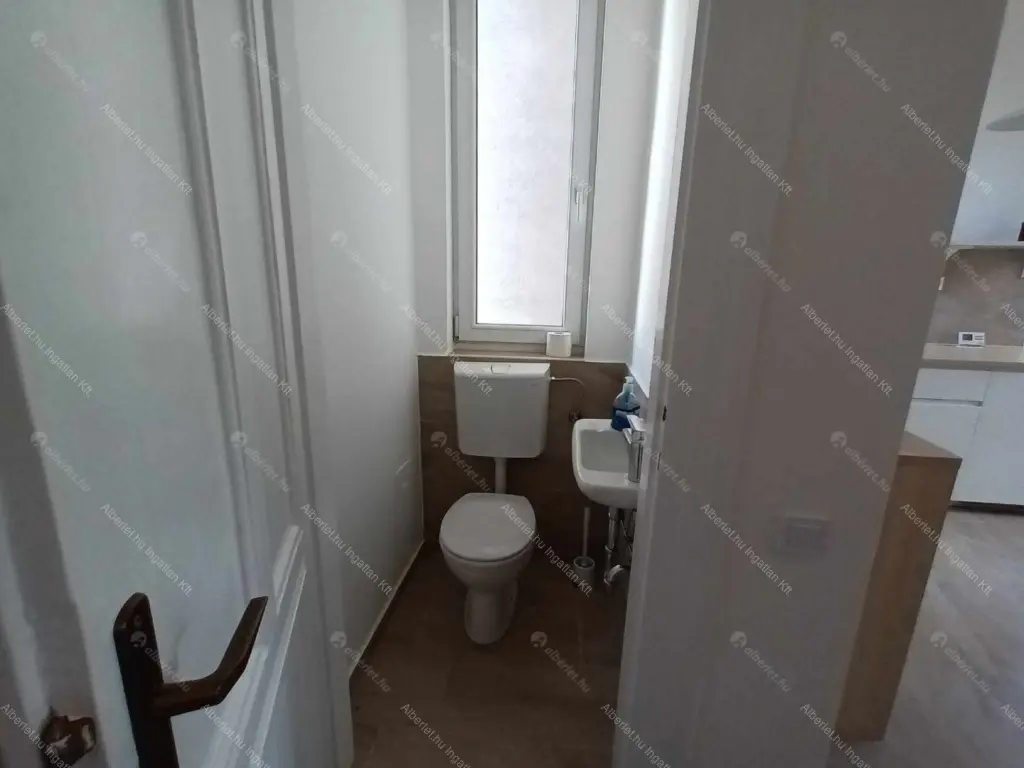 Kiadó albérlet 355000 Ft/hó áron: Budapest, I. kerület  Attila út. Mérete: 72 nm, 3 szobás | Alberlet.hu - 6109645