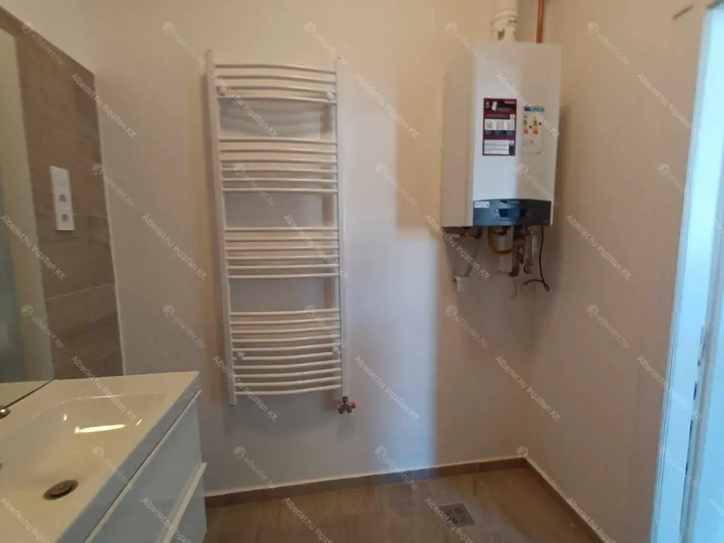 Kiadó albérlet 355000 Ft/hó áron: Budapest, I. kerület  Attila út. Mérete: 72 nm, 3 szobás | Alberlet.hu - 6109656