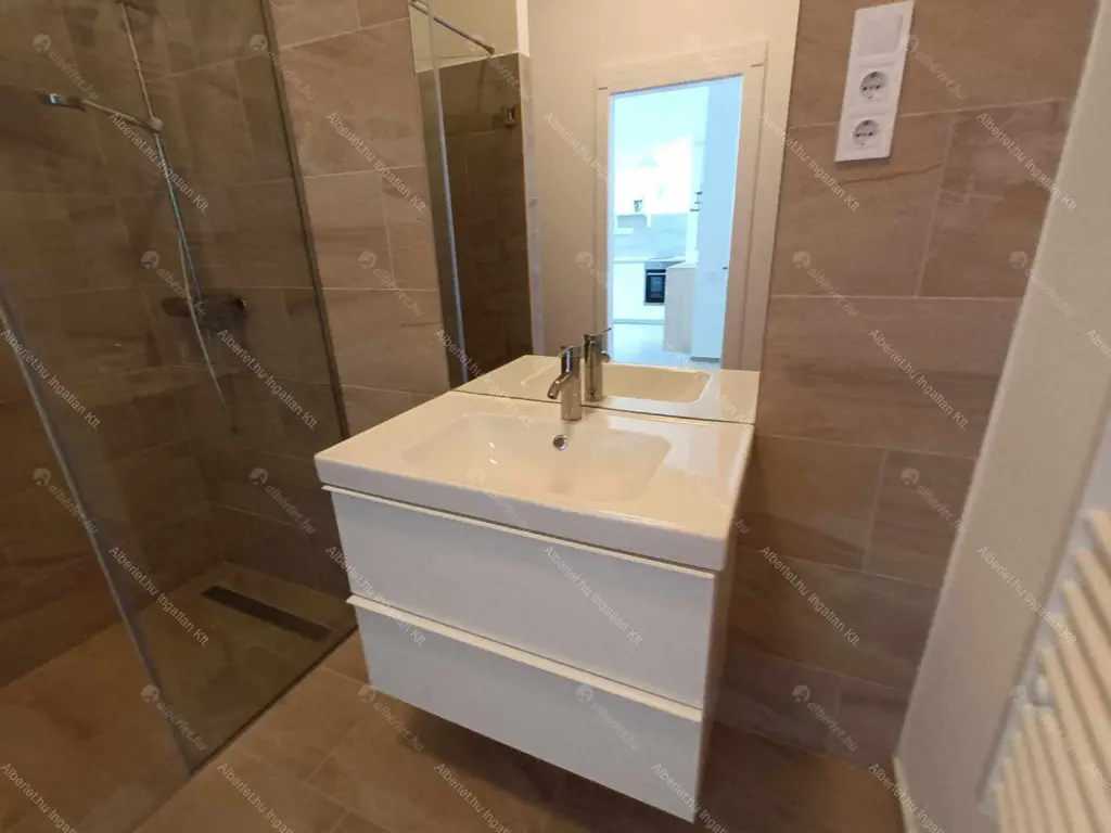 Kiadó albérlet 355000 Ft/hó áron: Budapest, I. kerület  Attila út. Mérete: 72 nm, 3 szobás | Alberlet.hu - 6109658