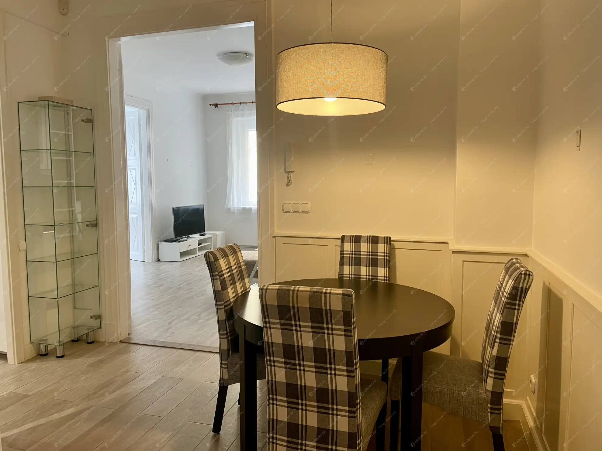 Kiadó albérlet 329000 Ft/hó áron: Budapest, I. kerület  Attila út. Mérete: 73 nm, 3 szobás | Alberlet.hu - 6625598