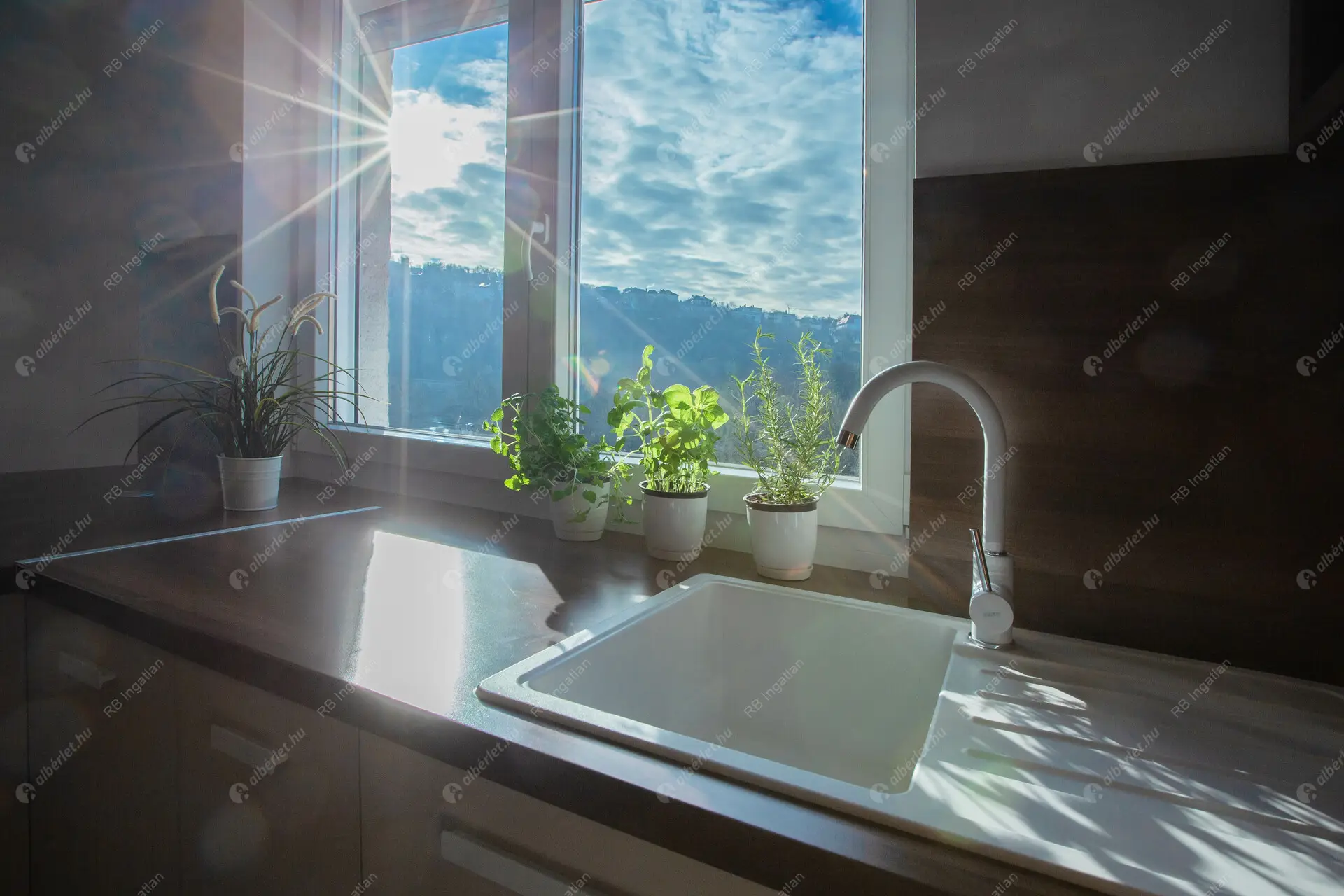 Kiadó albérlet 800000 Ft/hó áron: Budapest, I. kerület  Attila út. Mérete: 79 nm, 4 szobás | Alberlet.hu - 6231386