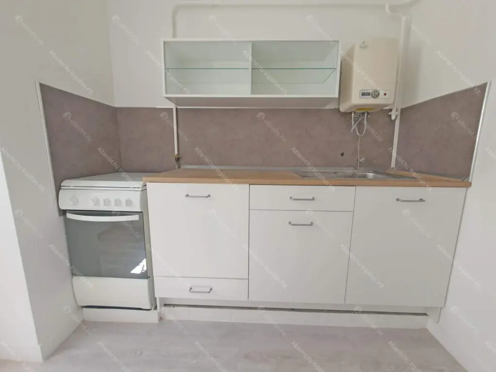 Kiadó albérlet 470000 Ft/hó áron: Budapest, I. kerület  Attila út. Mérete: 80 nm, 4 szobás | Alberlet.hu - 6688249