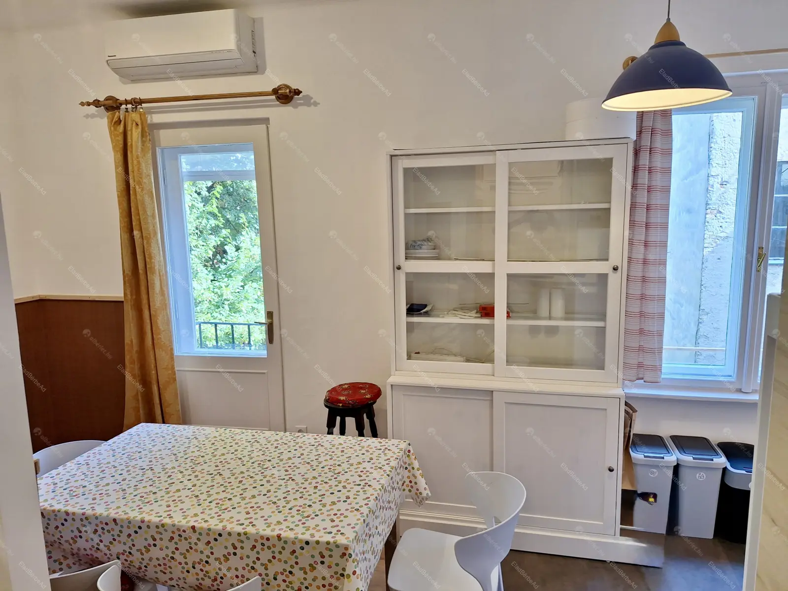 Kiadó albérlet 328000 Ft/hó áron: Budapest, I. kerület  Attila út. Mérete: 83 nm, 2 szobás | Alberlet.hu - 6668657