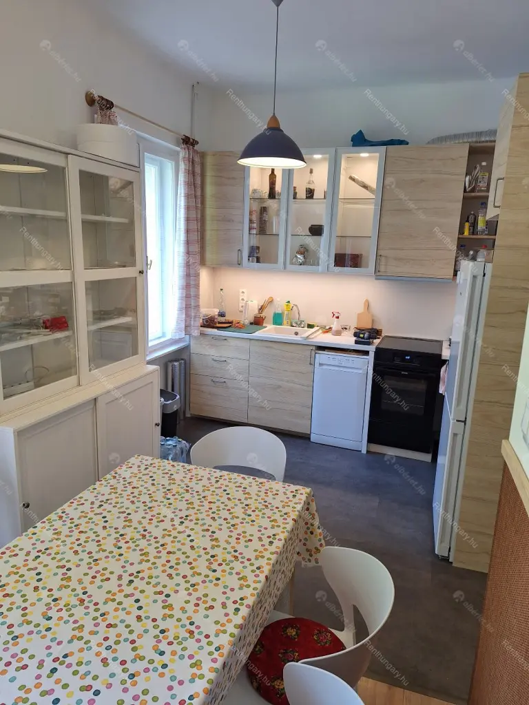 Kiadó albérlet 330000 Ft/hó áron: Budapest, I. kerület  Attila út. Mérete: 83 nm, 2 szobás | Alberlet.hu - 6672127