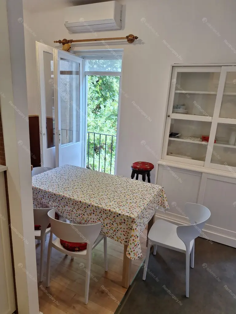 Kiadó albérlet 330000 Ft/hó áron: Budapest, I. kerület  Attila út. Mérete: 83 nm, 2 szobás | Alberlet.hu - 6672130