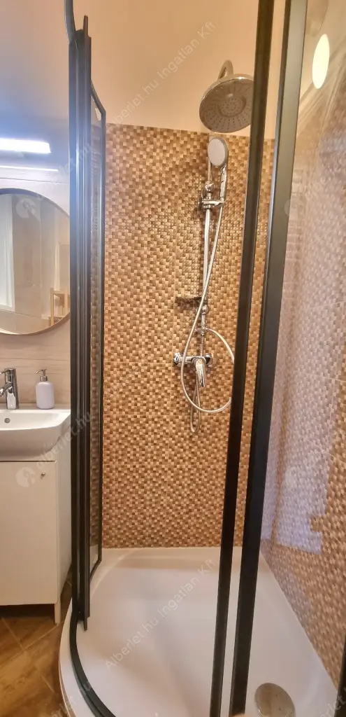 Kiadó albérlet 440000 Ft/hó áron: Budapest, I. kerület  Batthyány utca. Mérete: 72 nm, 3 szobás | Alberlet.hu - 6516831