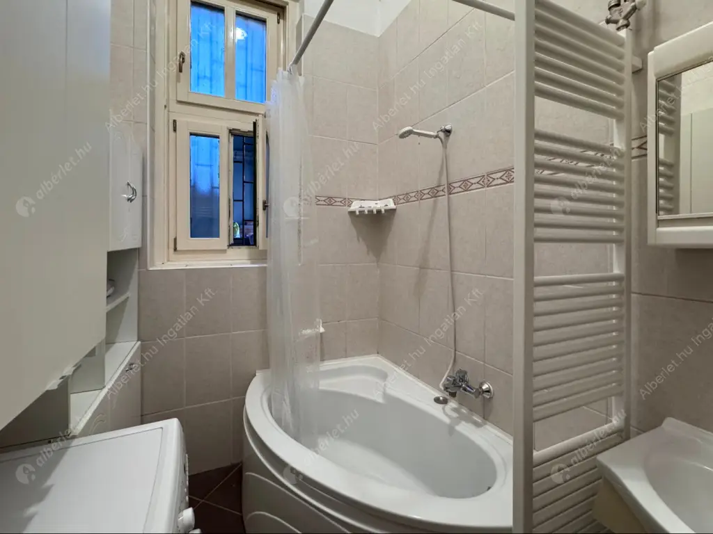 Kiadó albérlet 305000 Ft/hó áron: Budapest, I. kerület  Batthyány utca. Mérete: 73 nm, 3 szobás | Alberlet.hu - 6585110
